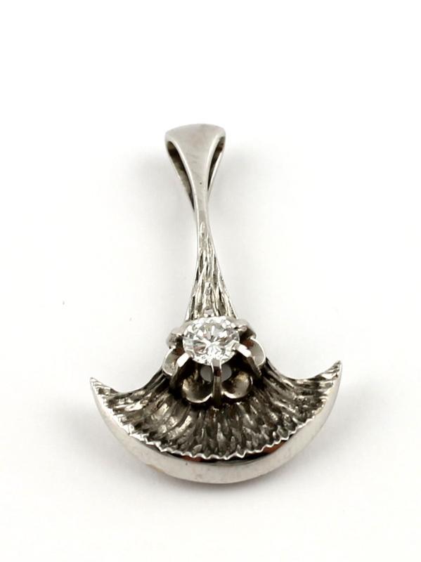 Witgouden hanger bezet met briljant geslepen diamant, 14 karaat                                                                                                                                                                                                