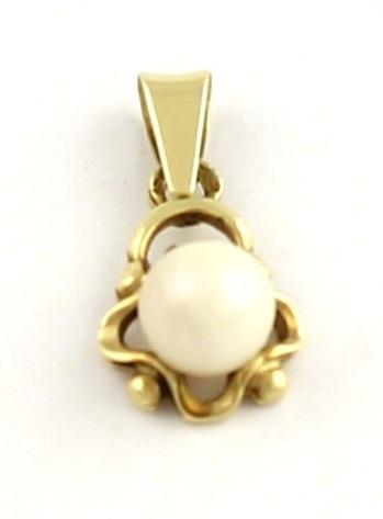 Geelgouden hanger bezet met Parel, 14 karaat                                                                                                                                                                                                                   