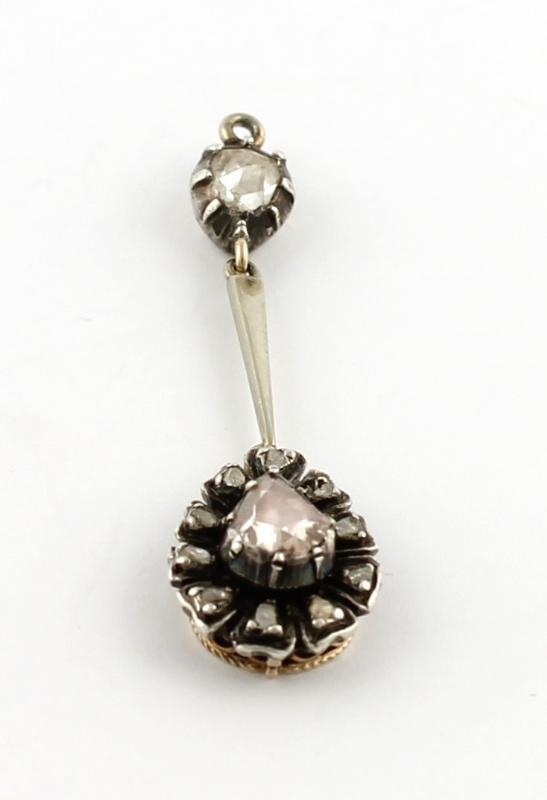 Hanger bezet met 12 roos geslepen diamanten                                                                                                                                                                                                                    