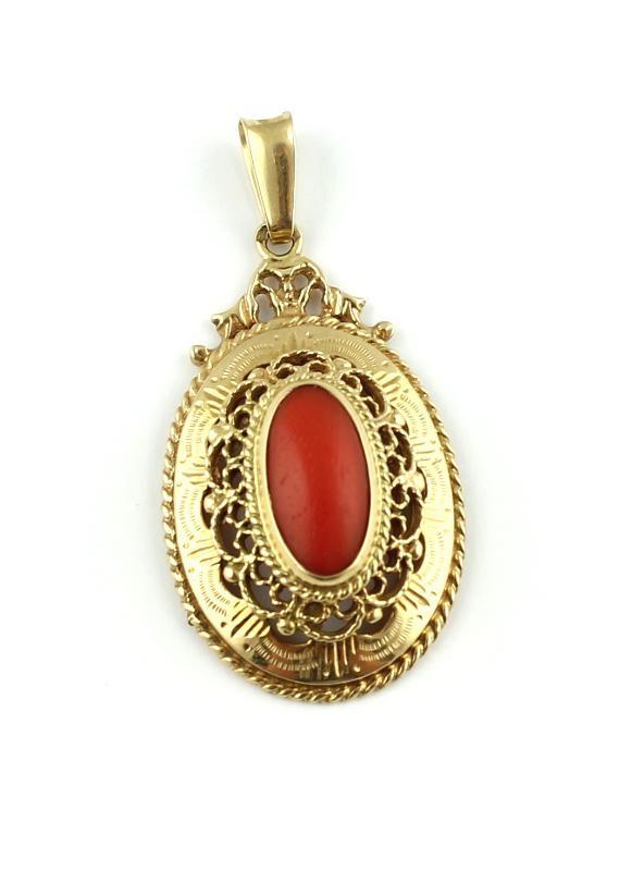 Geelgouden hanger bezet met bloedkoraal, 14 karaat                                                                                                                                                                                                             