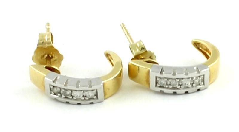 Geel- met witgouden oorbellen bezet met briljant geslepen diamanten, 14 karaat                                                                                                                                                                                 