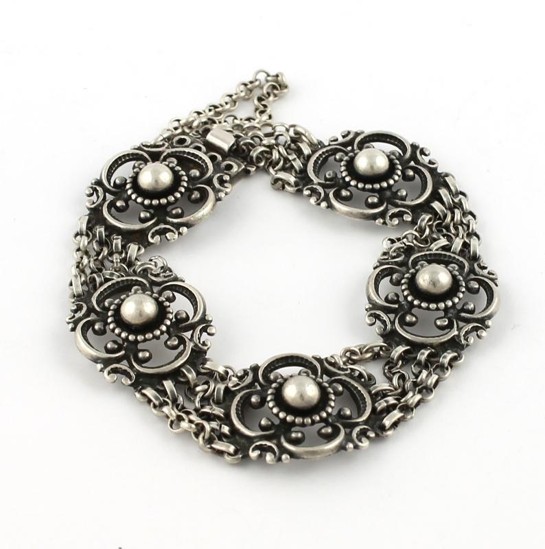 Zilveren Vintage Armband Met Bloemen                                                                                                                                                                                                                           