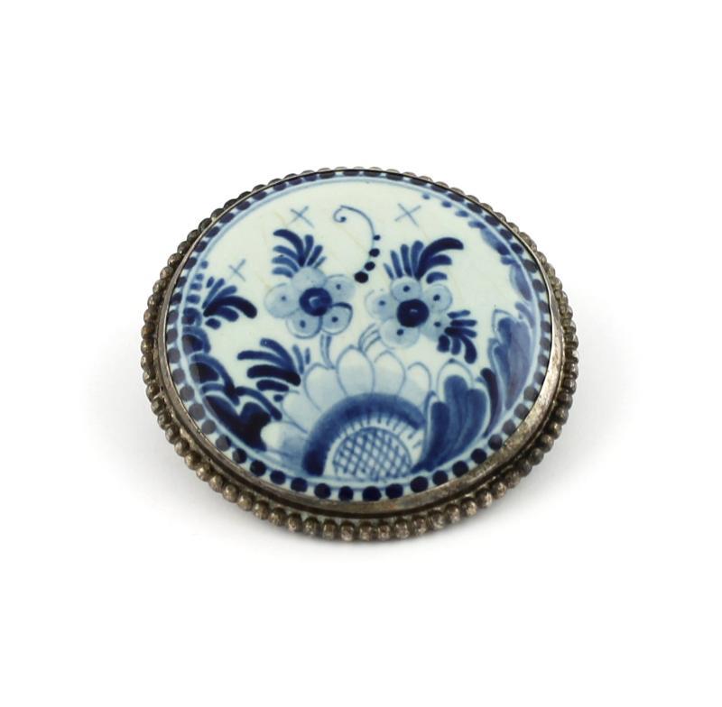 Zilveren Broche Met Delfs Blauw Bloemen Decor                                                                                                                                                                                                                  