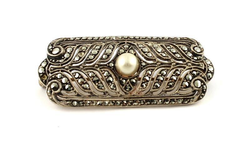 Zilveren Broche Met Parel en Markasiet                                                                                                                                                                                                                         