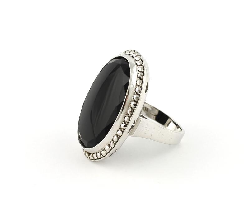 Zilveren Ring Met Onyx en Markasiet                                                                                                                                                                                                                            