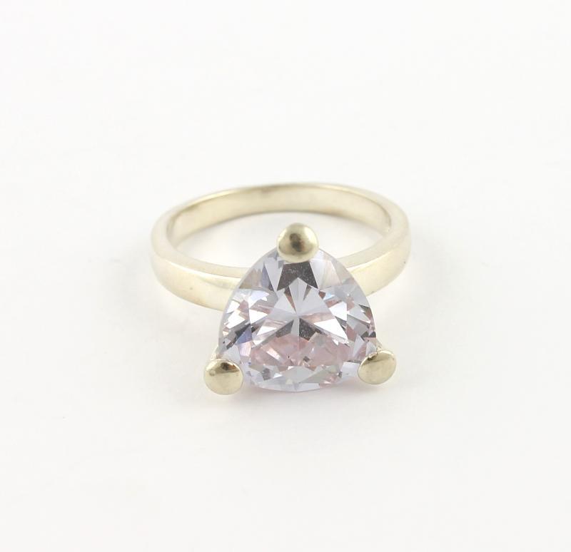 Zilveren Ring Met Geslepen Siersteen                                                                                                                                                                                                                           