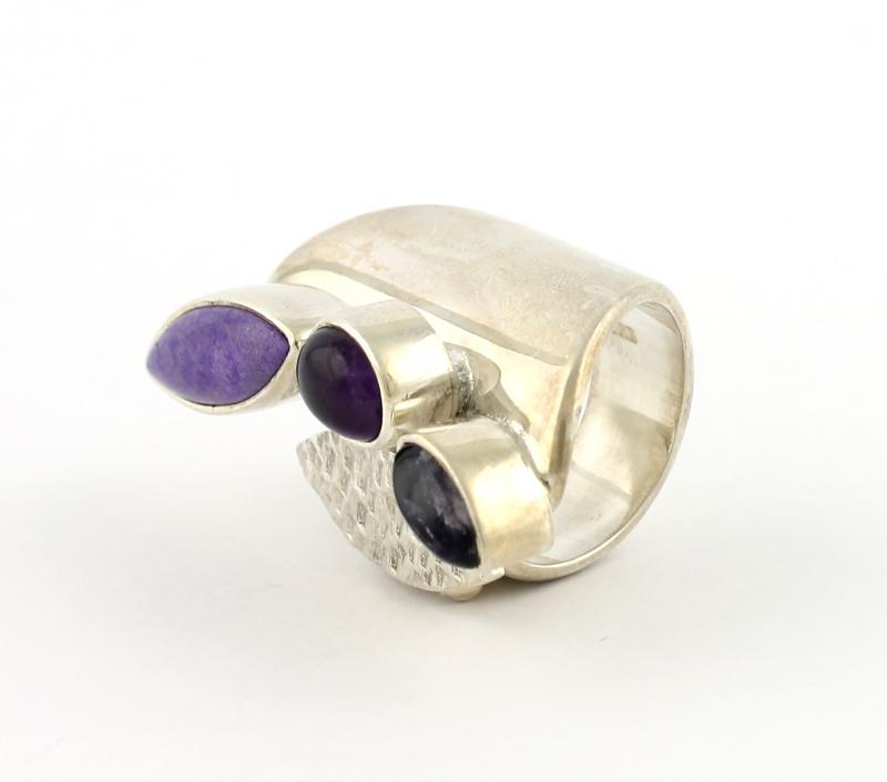 Zilveren Ring Met Sierstenen                                                                                                                                                                                                                                   