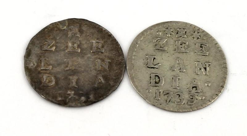 Lot: 2x Pijl- of bezemstuiver Zeeland 1739 en 1791. varieert tussen Fraai / Zeer Fraai en Zeer Fraai.                                                                                                                                                          