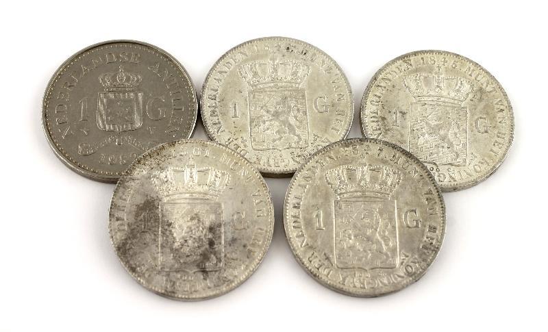 1 gulden Willem II en Willem III Lot: 5x 1 gulden. Varieert tussen Zeer Fraai tot Prachtig / FDC.                                                                                                                                                              