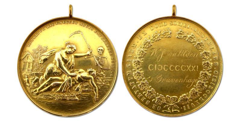 Amsterdam.  Gouden erepenning uitgereikt in 1921 aan W.J. van Ulden voor het redden van een drenkeling .                                                                                                                                                       