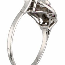 Witgouden ring bezet met ca. 0.51 ct. diamant en natuurlijke robijn - 14 kt.