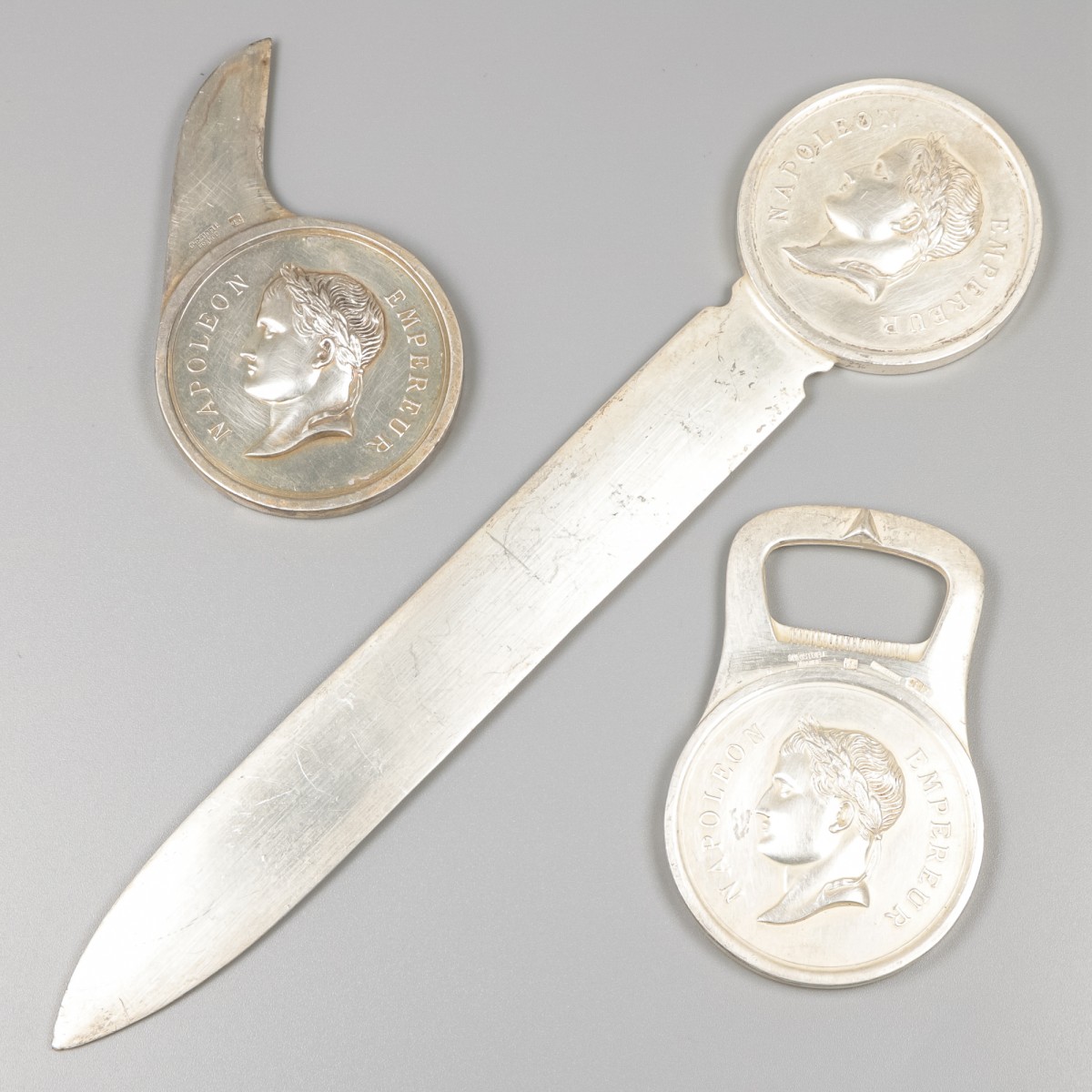 Christofle 3-delig lot "Napoleon Empereur", verzilverd.