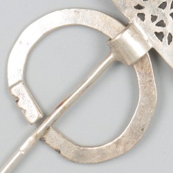 Fibula / mantelspeld (Berber, Tunesië, 19e eeuw) zilver.