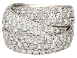 HRD-gecertificeerde 18K witgouden crossover ring bezet met ca. 6.50 ct. diamant.