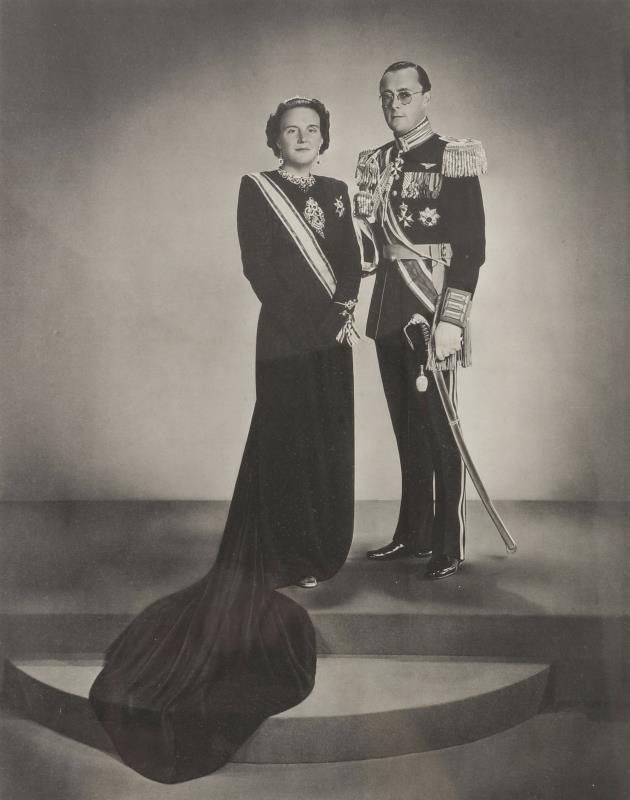 Een Statieportret van H.K.H. Koningin Juliana en Z.K.H. prins Bernard von Lippe-Biesterfeld.