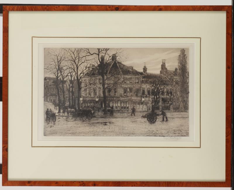 Eugène van Rensburg (Den Haag 1872 - 1956), Koetsjes op de Coolsingel voor Café Caland, Rotterdam. gesigneerd in potlood (rechtsonder), ets. Daarbij: een ets van Nicolaas van der Waay, De tekenklas.