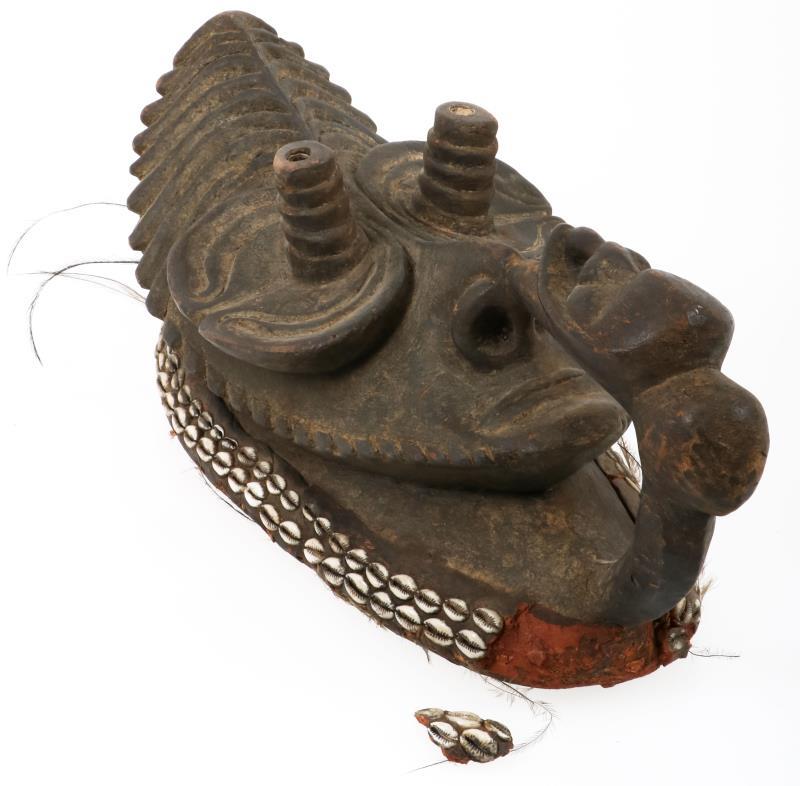 Een Midden-Sepik rivier masker,  Papua Nieuw Guinea, vroeg 20e eeuw.  .