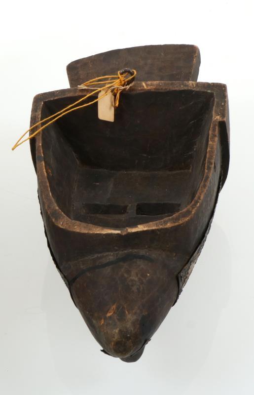 Een Bakota-stijl masker, Gabon, 20e eeuw.