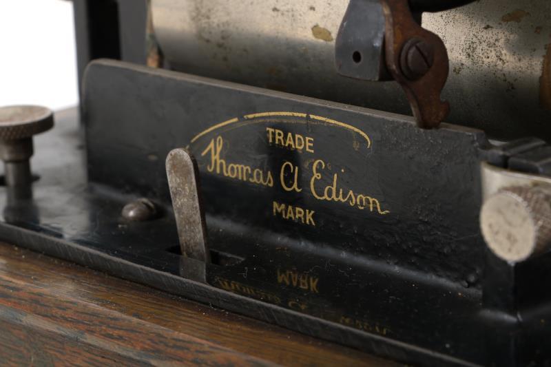 Een Thomas Edison phonograaf met hoorn, Verenigde Staten, ca. 1900.