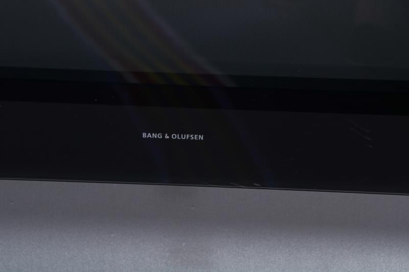Bang & Olufsen - Beovision Avant design klassieker TV met DVD, op automatische voet en met afstandbediening, 20e eeuw.