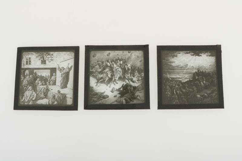 Een groot lot glas dia's met o.a. Bijbelse voorstellingen, ca. 1900.