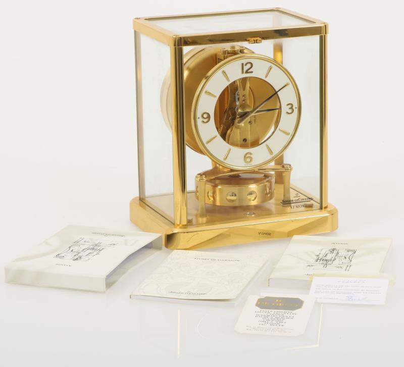 Een Jaeger le Coultre Atmos-tafelklok. 20e eeuw.