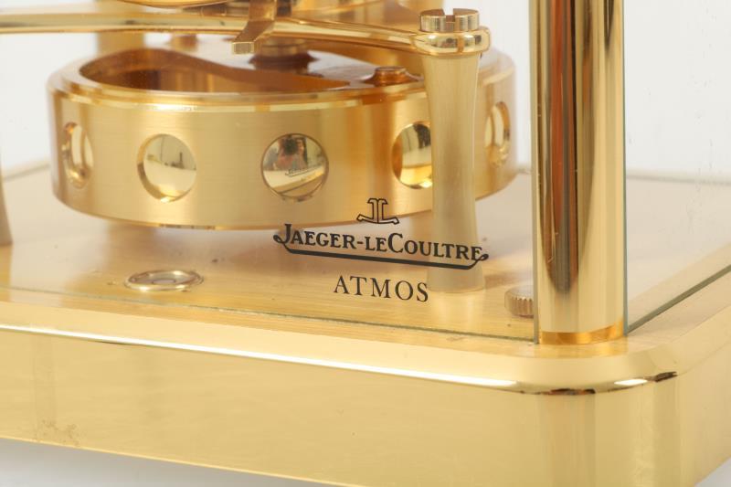 Een Jaeger le Coultre Atmos-tafelklok. 20e eeuw.