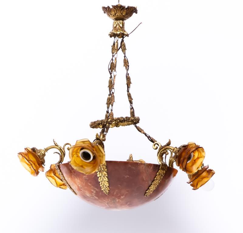 Een Empire-stijl albasten 6-lichts hanglamp met schaal, Frankrijk, ca. 1920/ '30.