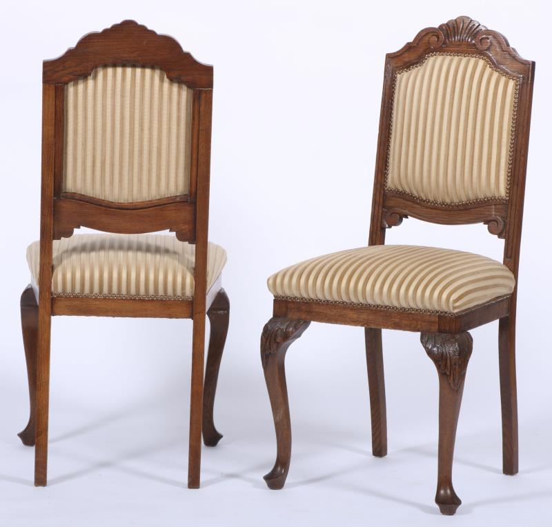 Een set van (4) eikenhouten eetstoelen, jaren '30.
