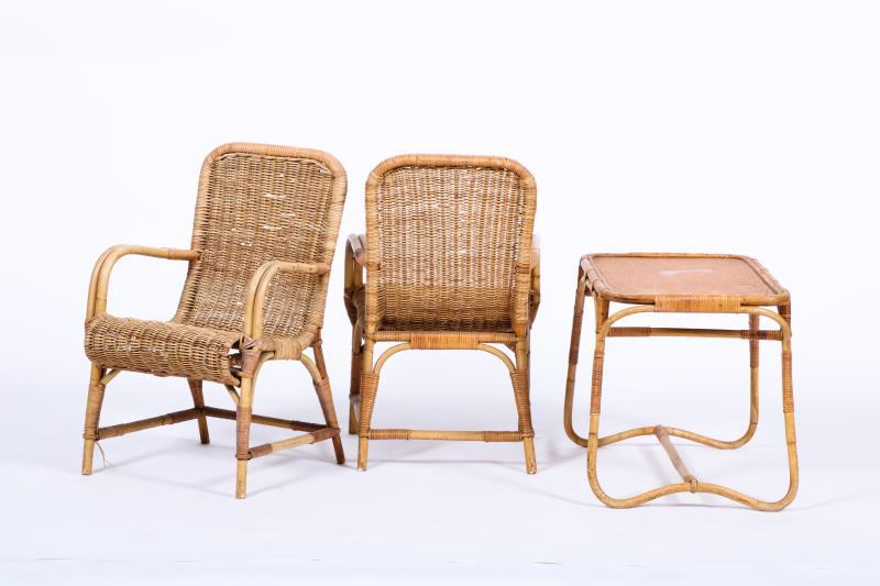 (3) Delig set kinder rotan meubelen.