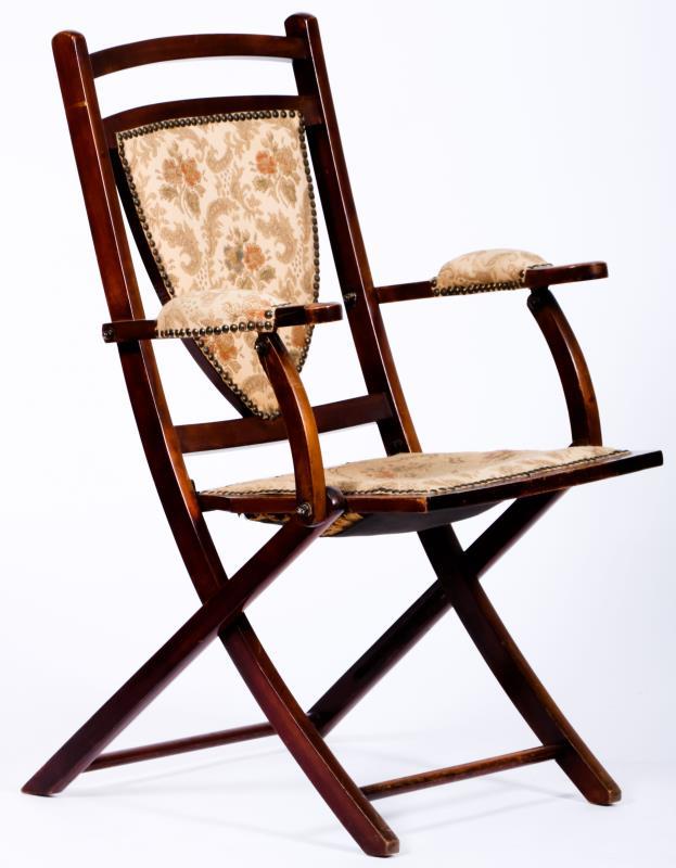 Een  mahonie houten Victoriaanse vouwstoel, Engeland, ca. 1880.