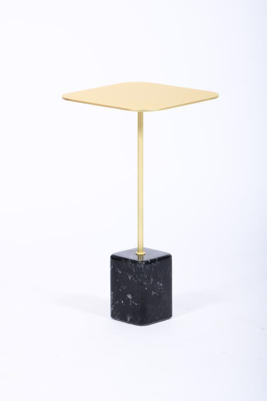 Noé Duchaufour-Lawrence (Mende, Frankrijk 1974) Een design bijzettafeltje, "Cupidon".