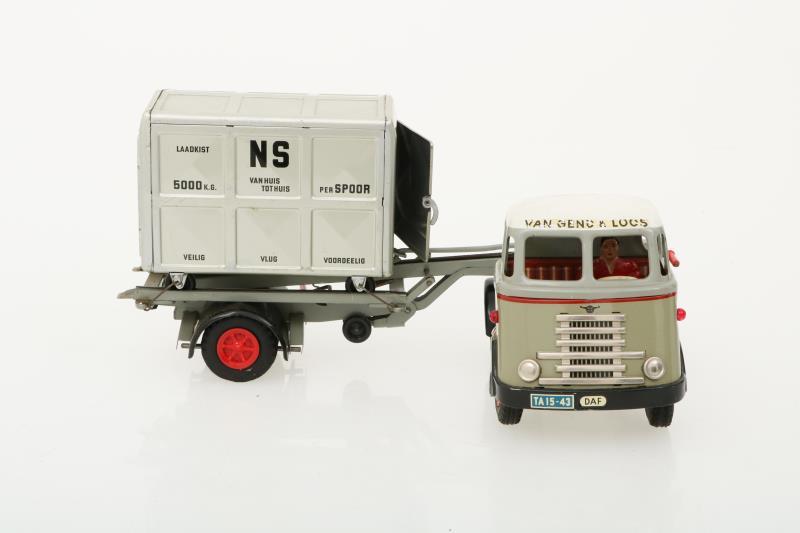 Arnold DAF truck van Gend & Loos met container NS van huis tot huis.