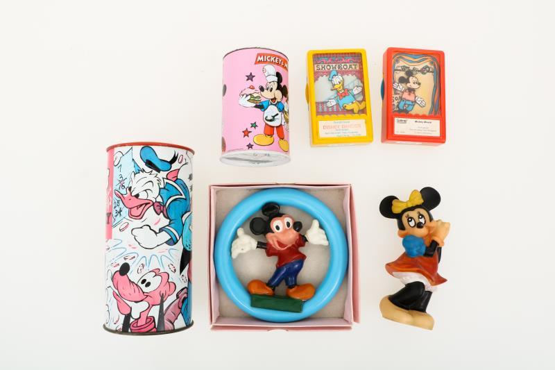 (6) Delig lot Disney collectables.