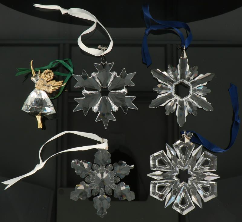 (5) delig lot Swarovski kerst ornamenten.