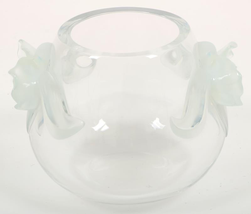 Een Lalique "Orchidée" -vaas. Gemerkt "Lalique France".