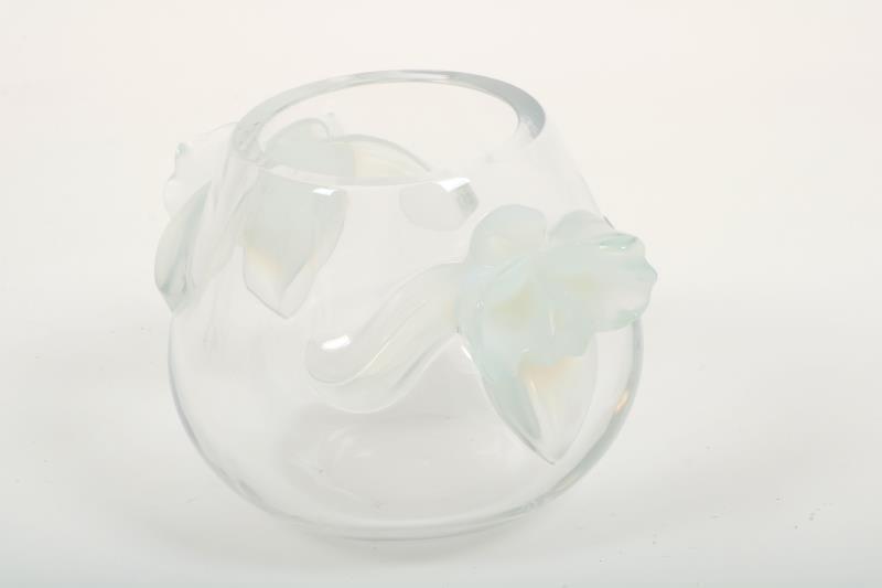 Een Lalique "Orchidée" -vaas. Gemerkt "Lalique France".