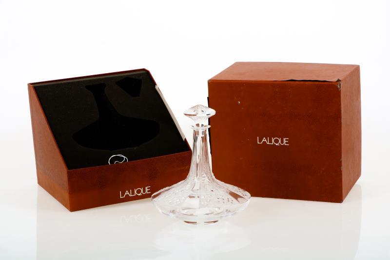 Een Lalique "Gevrey" -karaf. Gemerkt "Lalique France".