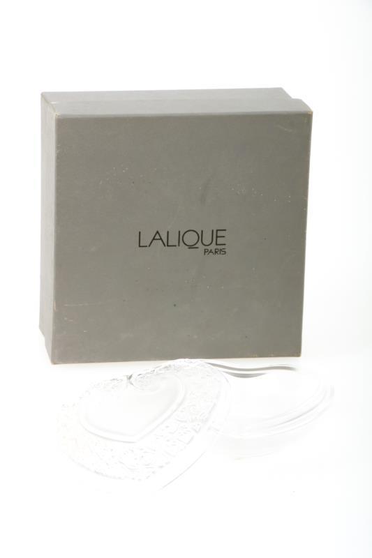 Een Lalique"Coeur" -dekseldoos . Gemerkt "Lalique France".