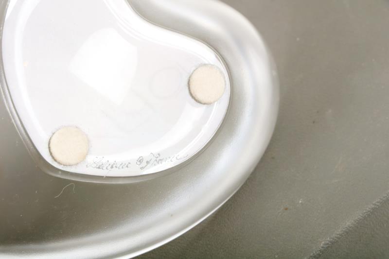 Een Lalique"Coeur" -dekseldoos . Gemerkt "Lalique France".