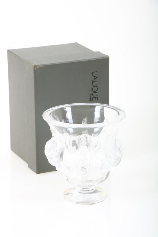 Een Lalique "dampierre" -vaas. Gemerkt "Lalique France".