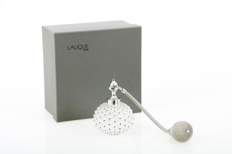 Een Lalique "cactus" -verstuiver. Gemerkt "Lalique France".