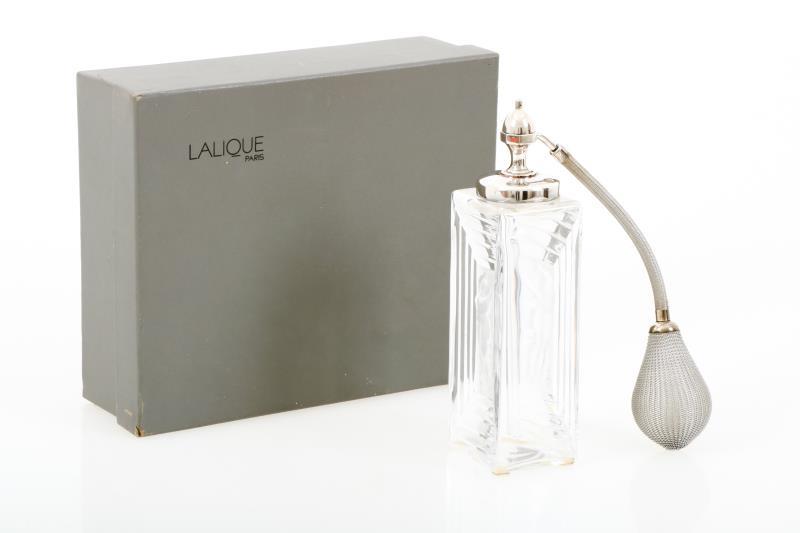 Een Lalique "duncan" -verstuiver. Gemerkt "Lalique France".