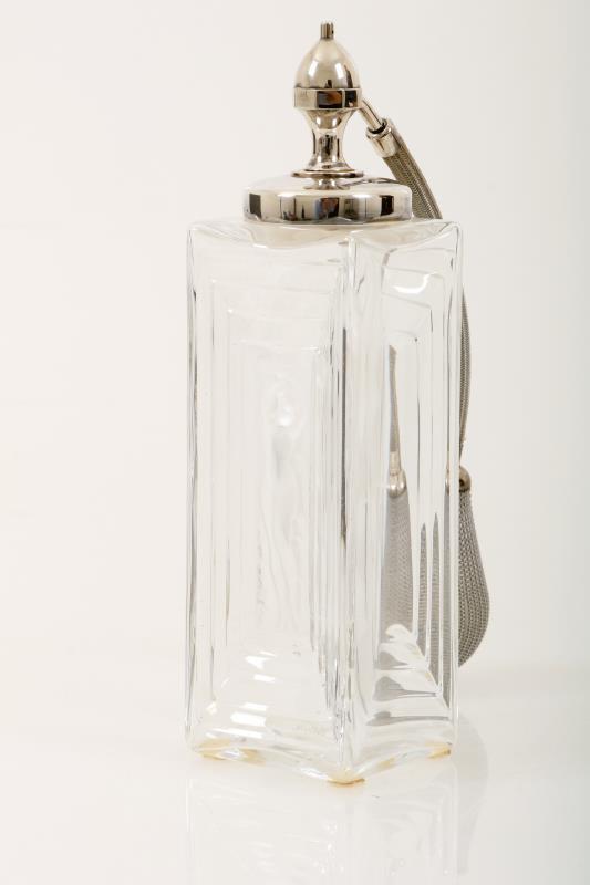 Een Lalique "duncan" -verstuiver. Gemerkt "Lalique France".