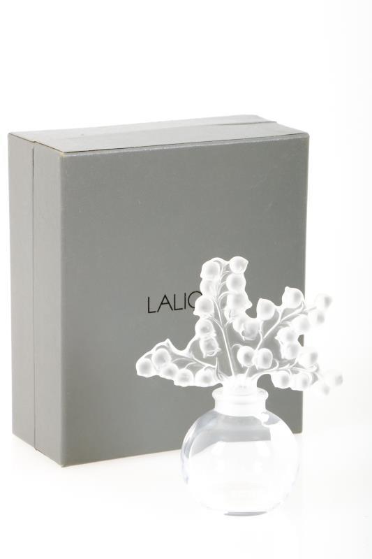 Een Lalique "clairefontaine" -parfumfles. Gemerkt "Lalique France".
