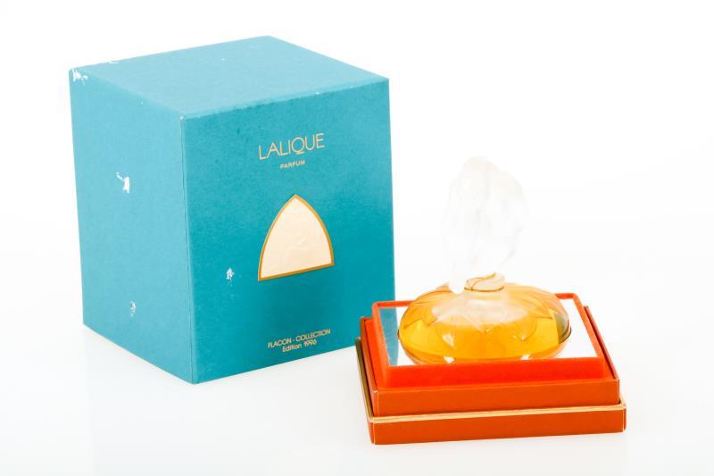 Een Lalique "Le Nu Nymph" -parfumfles, editie 1996. Gemerkt "Lalique France".