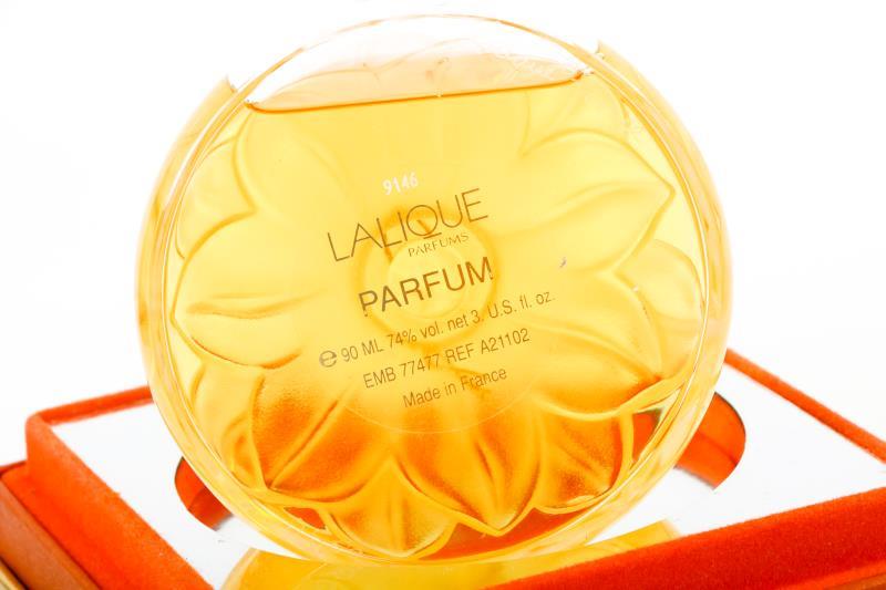 Een Lalique "Le Nu Nymph" -parfumfles, editie 1996. Gemerkt "Lalique France".