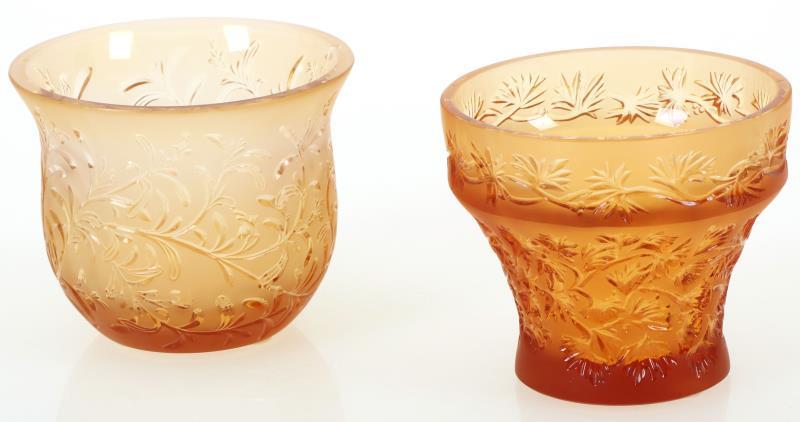 Een lot met (2) Lalique geperst glazen kommetjes.