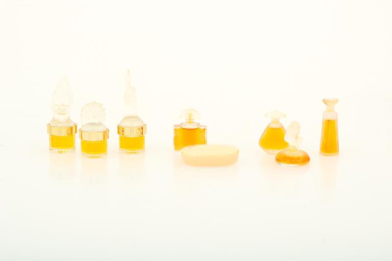 Een Lalique "Les Mascottes" -Miniatuur set. Gemerkt "Lalique France".