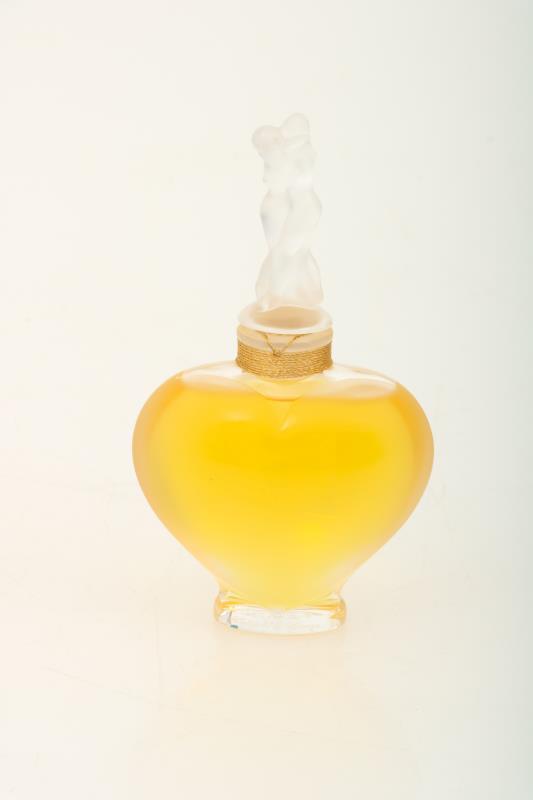 Een Lalique "'D' amour" -parfumfles, editie 1997. Gemerkt "Lalique France".